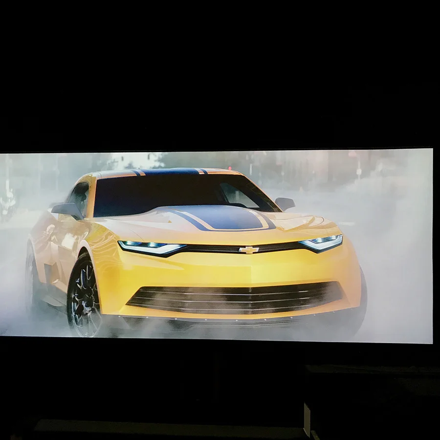 Higher image quality on high contrast projector screen paint